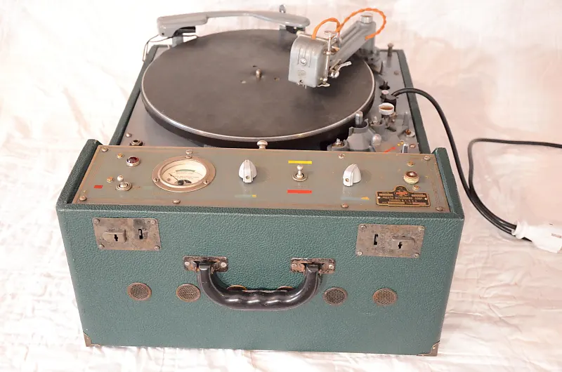 A 1930s Presto portable disc-cutting lathe, similar to the type of direct-to-disc equipment Columbia Records engineers may have used to record Blind Willie Johnson in Atlanta